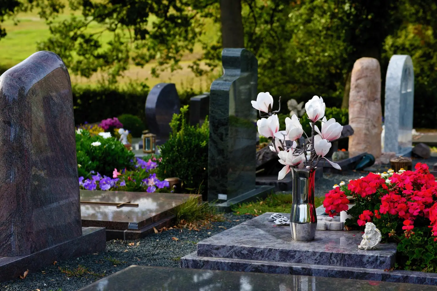 Rogoźnik przypomina o opłatach za groby. Nieopłacone miejsca mogą zostać zlikwidowane