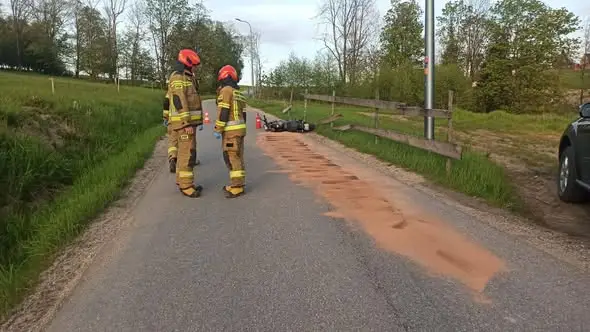 Rozbity motocykl i akcja ratunkowa. Wypadek przy ulicy Piszczory