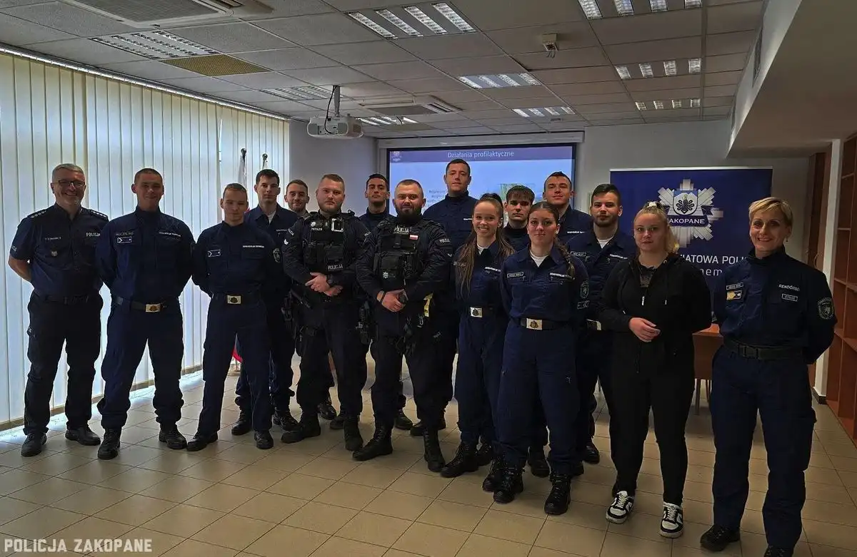 Węgierscy kadeci poznają tajniki służby tatrzańskiej policji