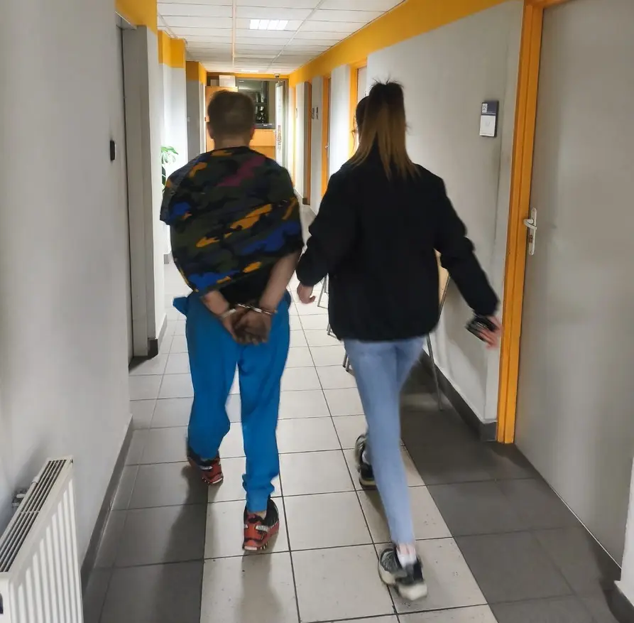 Skok na balkon i kryjówka pod dachem. Tak poszukiwany 27-latek próbował uniknąć policji