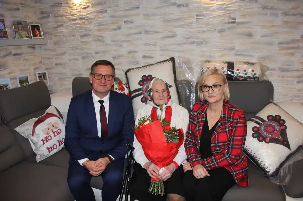 Gmina Nowy Targ świętuje setne urodziny mieszkanki Trutego. Sto lat minęło pani Zofii Koczur.