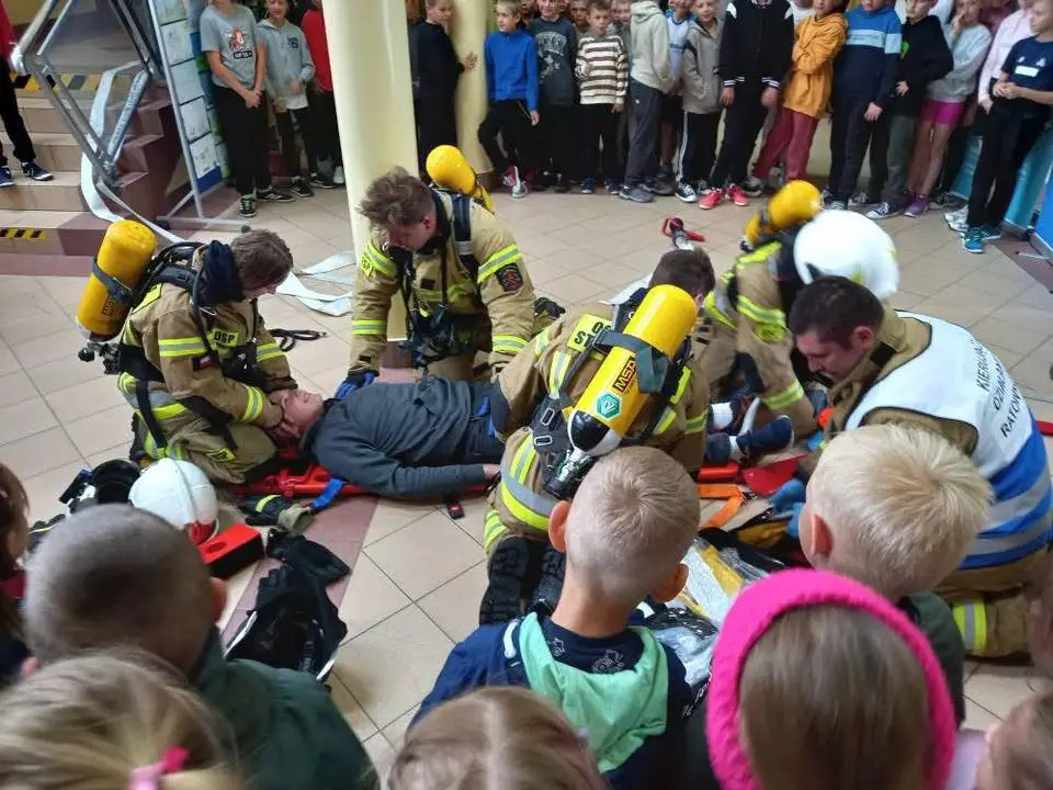 Pożar, ewakuacja i ratunek. Nietypowy Dzień Dziecka w Klikuszowej