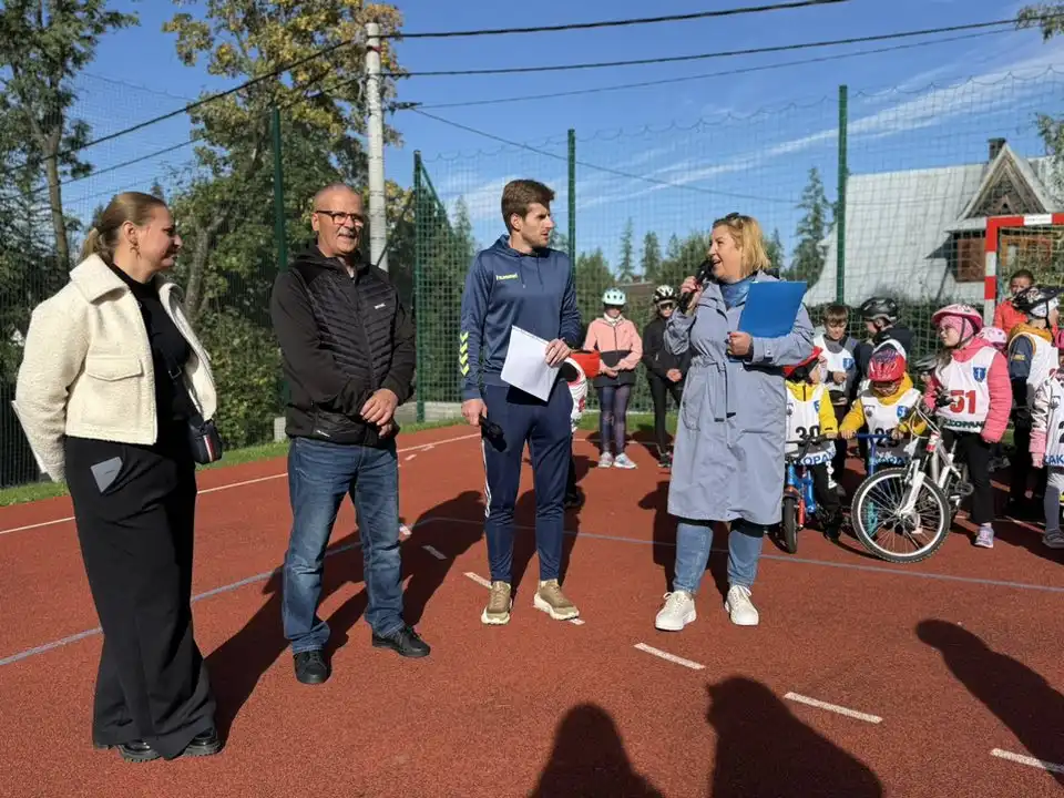 Małe Ciche na rowerach, dzieciaki ścigały się w jesiennym wyścigu