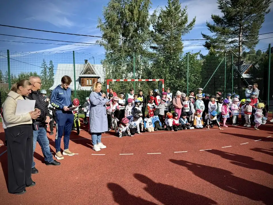 Małe Ciche na rowerach, dzieciaki ścigały się w jesiennym wyścigu