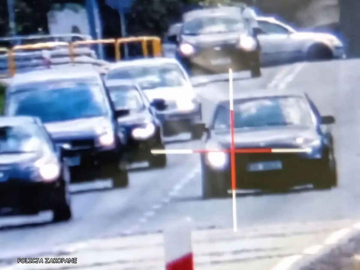 Wyprzedzał przed pasami. Mandat 1500 złotych i 15 punktów
