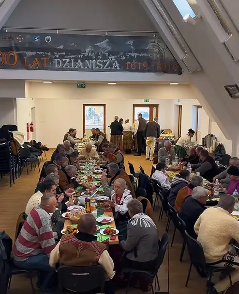 Podhalańska tradycja na opłatku w Dzianiszu