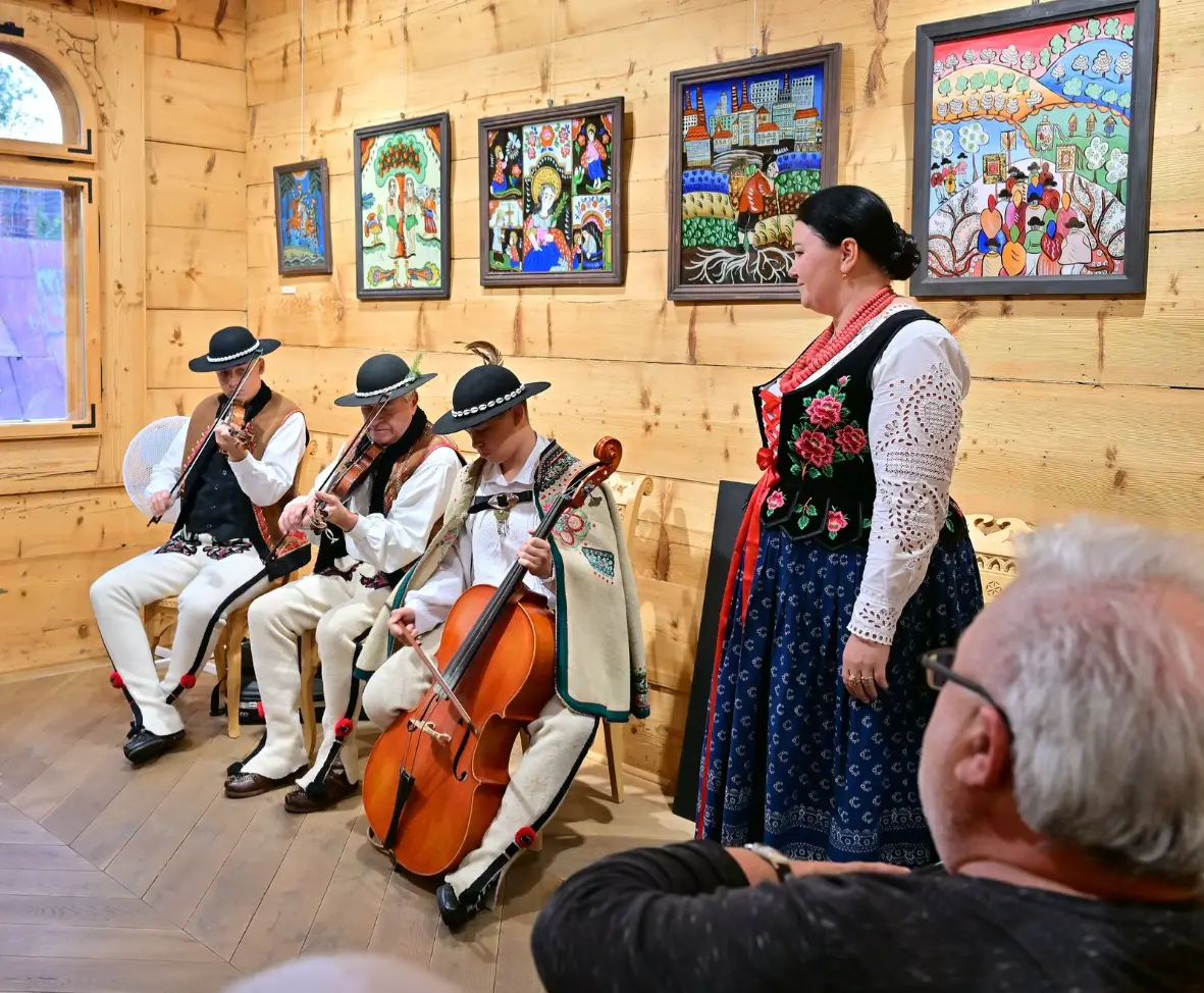 Tischner, góralski humor i muzyka. Wyjątkowy wieczór w Czerwonym Dworze