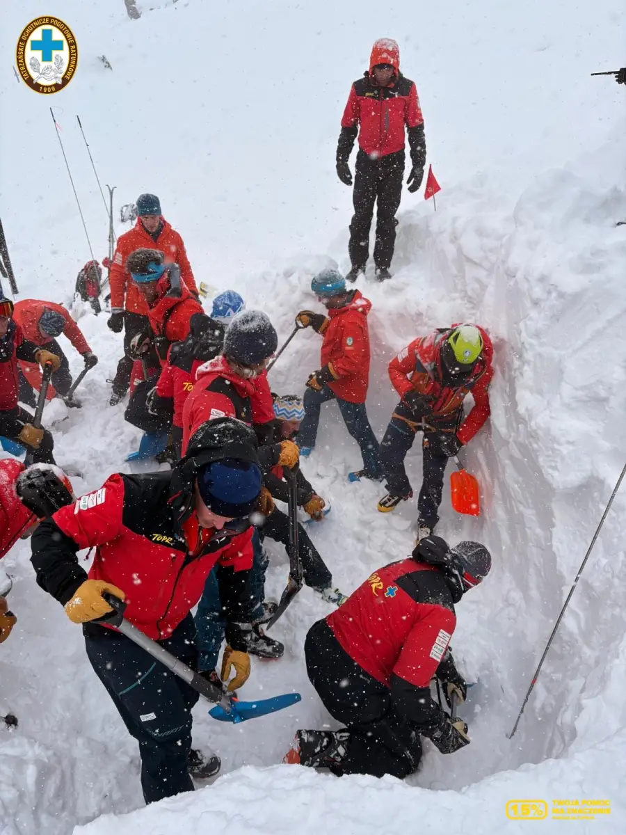 Tragiczny finał wyprawy w Tatry. Turysta zasypany przez lawinę nie żyje
