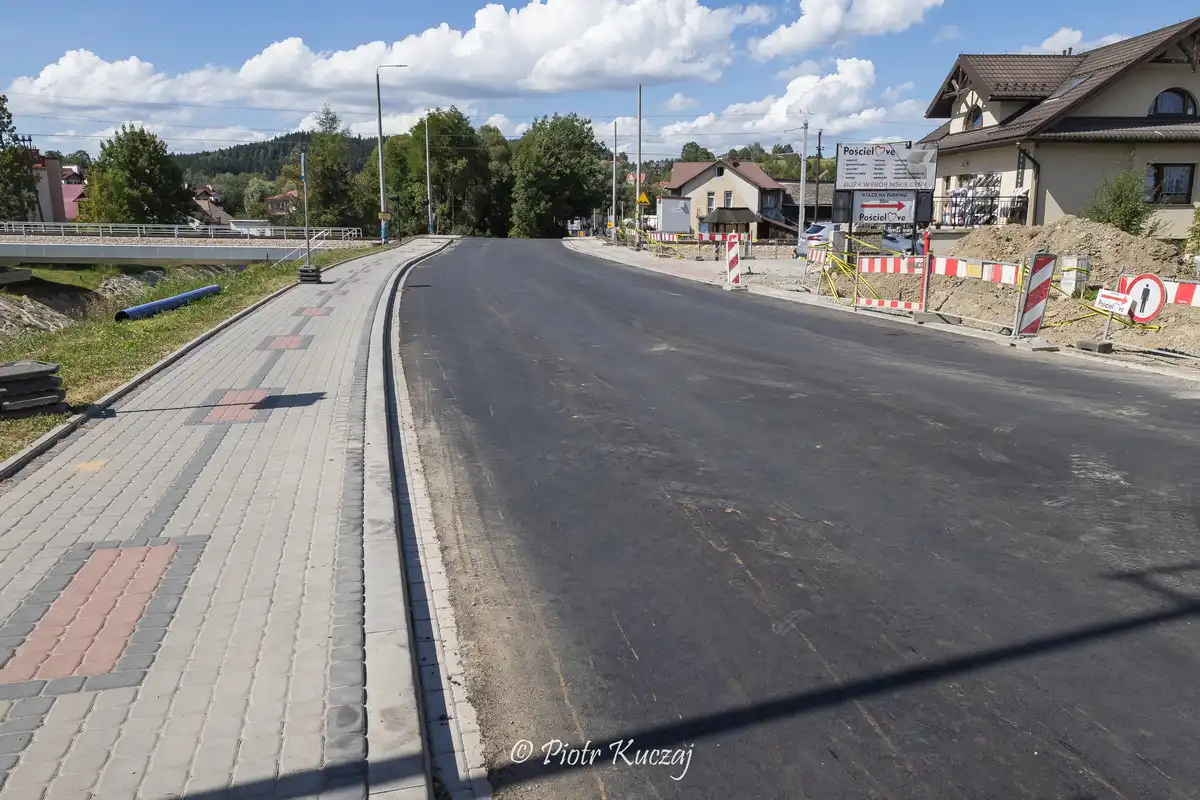 Modernizacja ul. Jana Pawła II w Rabce-Zdroju. Koniec utrudnień drogowych, czas na prace wodociągowe