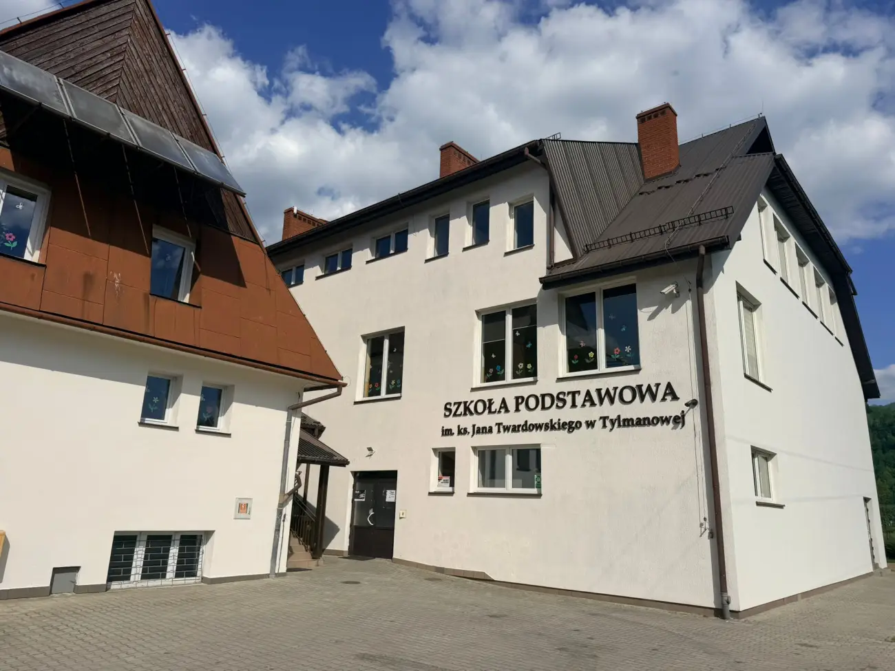 Budynek szkoły w Tylmanowej odzyskał blask. Zakończyły się prace modernizacyjne
