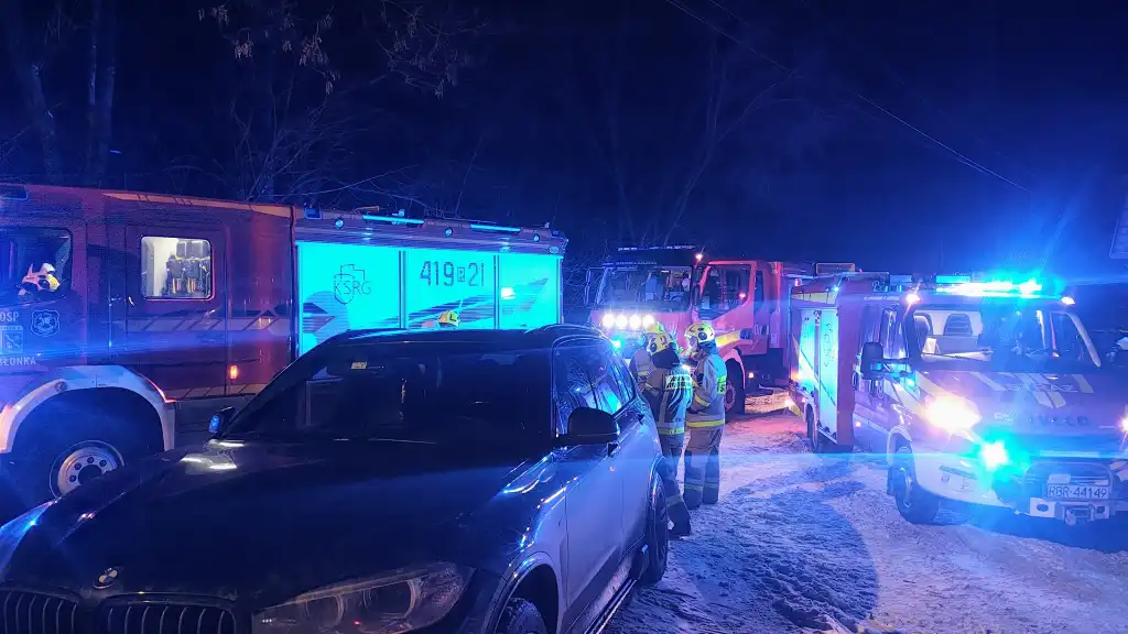 Wybuch pieca CO w Niebocku. Wieczorna akcja strażaków