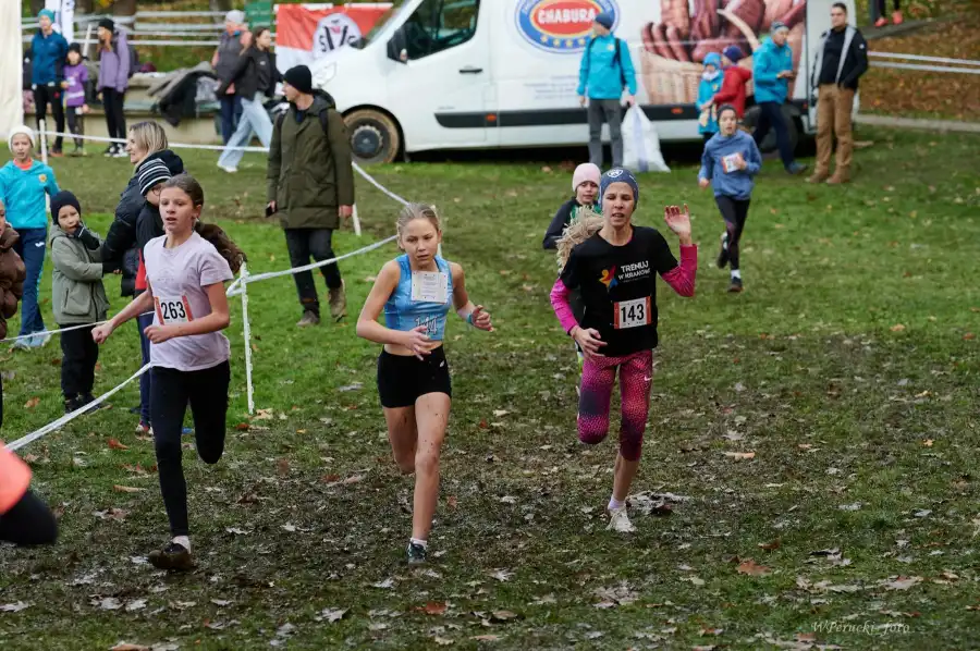 Julia Kucek na podium Mistrzostw Małopolski w biegach przełajowych