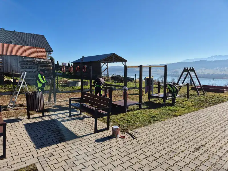 ZGK odnawia plac zabaw w Sołectwie Huba. Bezpieczeństwo i kolory wracają