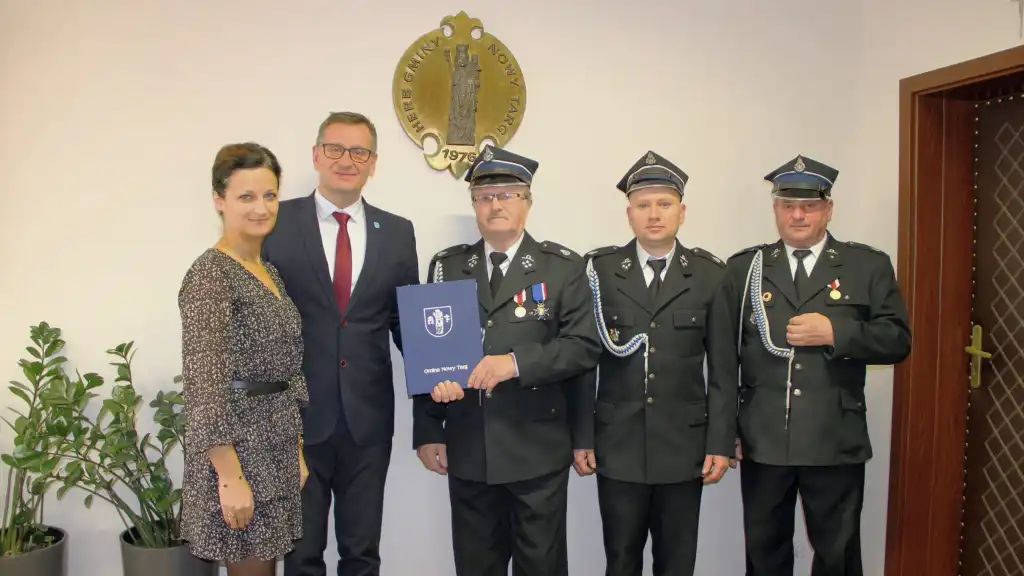 Strażacy z Pyzówki z nowym pojazdem ratowniczym