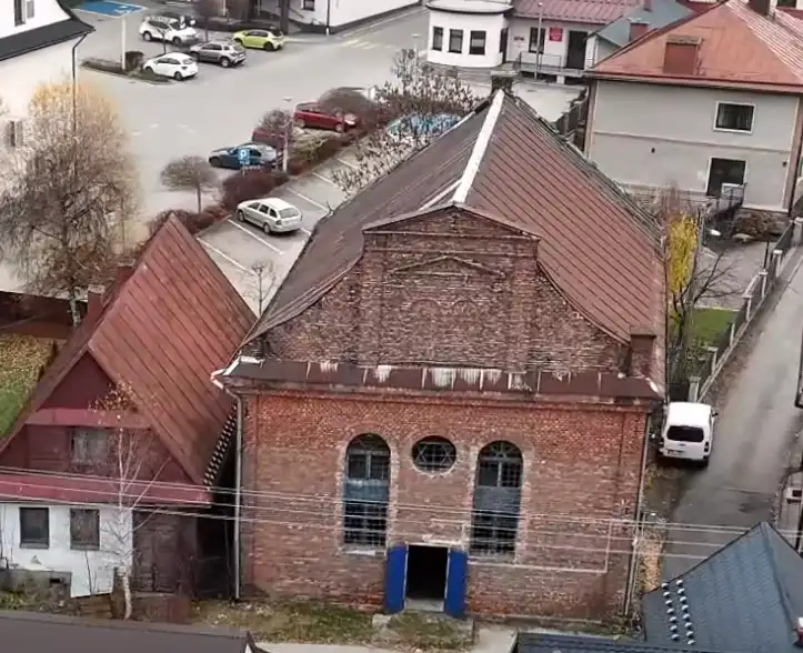 Burmistrz Czarnego Dunajca odpowiada na nieprawdziwe informacje o Domu Pamięci