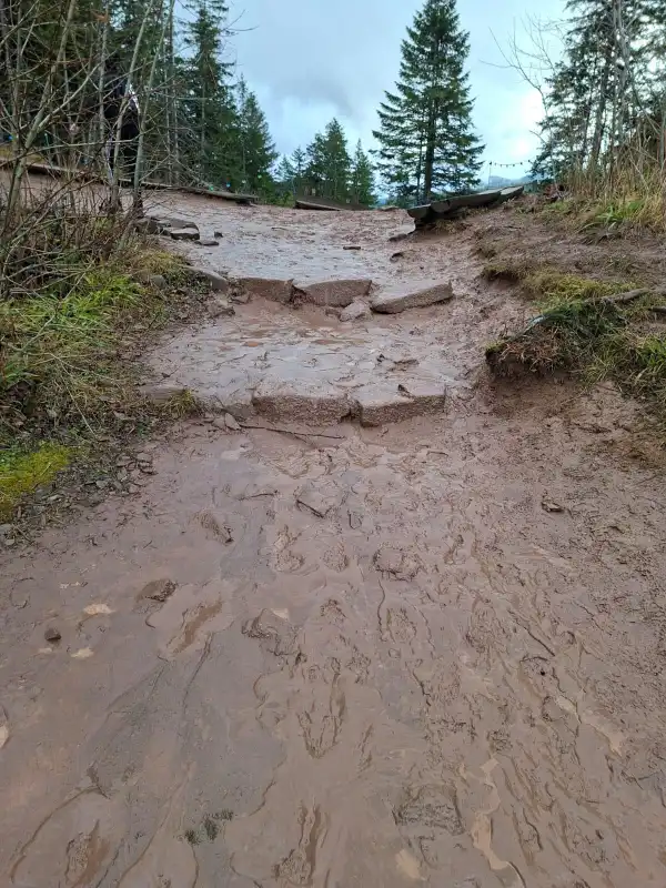 Zima zagląda w Tatry. TPN apeluje o ostrożność na szlakach
