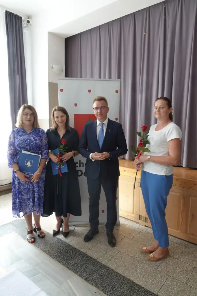 Pięciu nauczycieli z Gminy Ochotnica Dolna otrzymało awans zawodowy