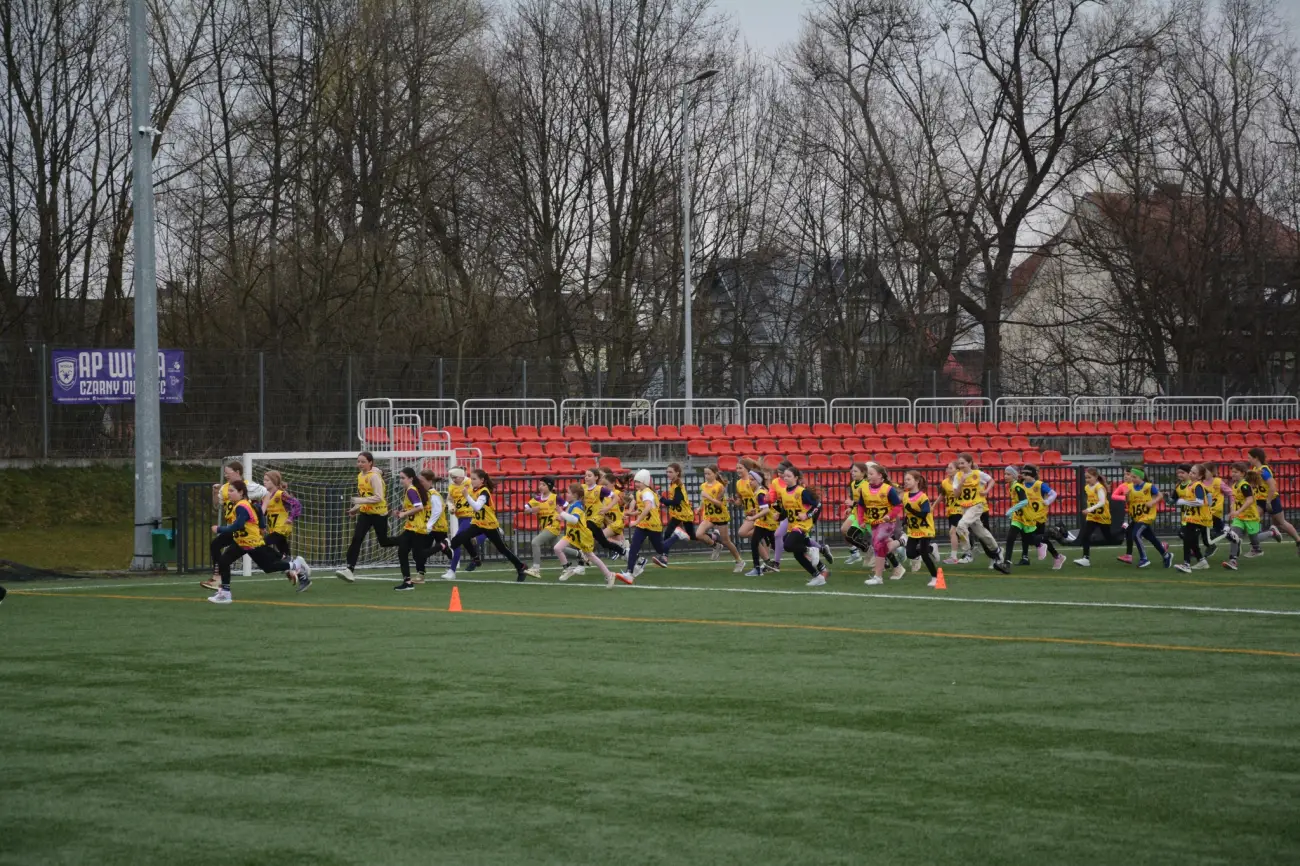 Młodzi biegacze nie przestraszyli się pogody. 250 uczniów na starcie w Czarnym Dunajcu