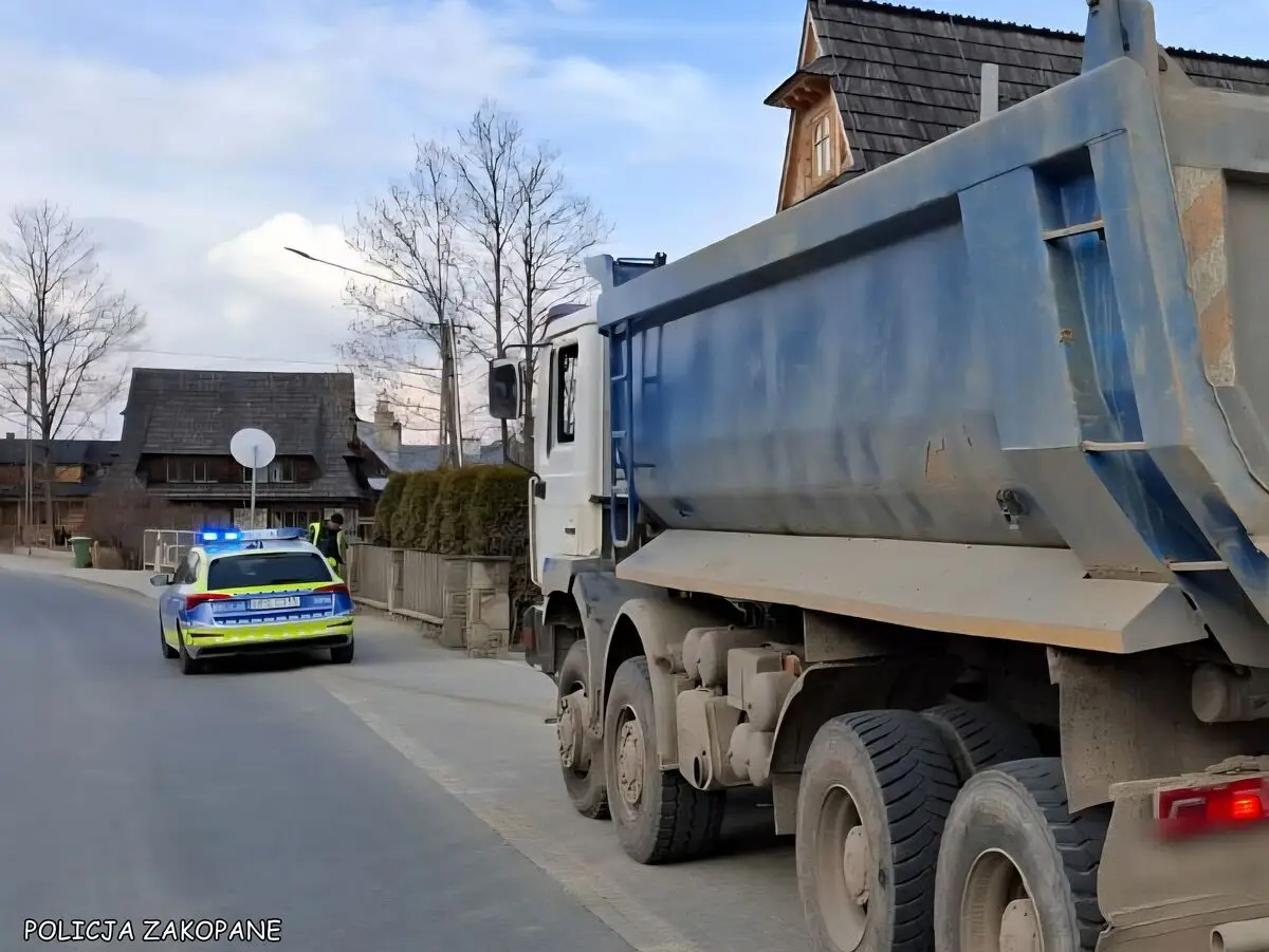Witów: Pijany kierowca ciężarówki potrącił pracownika przy śmieciarce