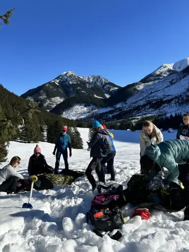 Studentki pielęgniarstwa ćwiczyły ratownictwo w wysokogórskich warunkach