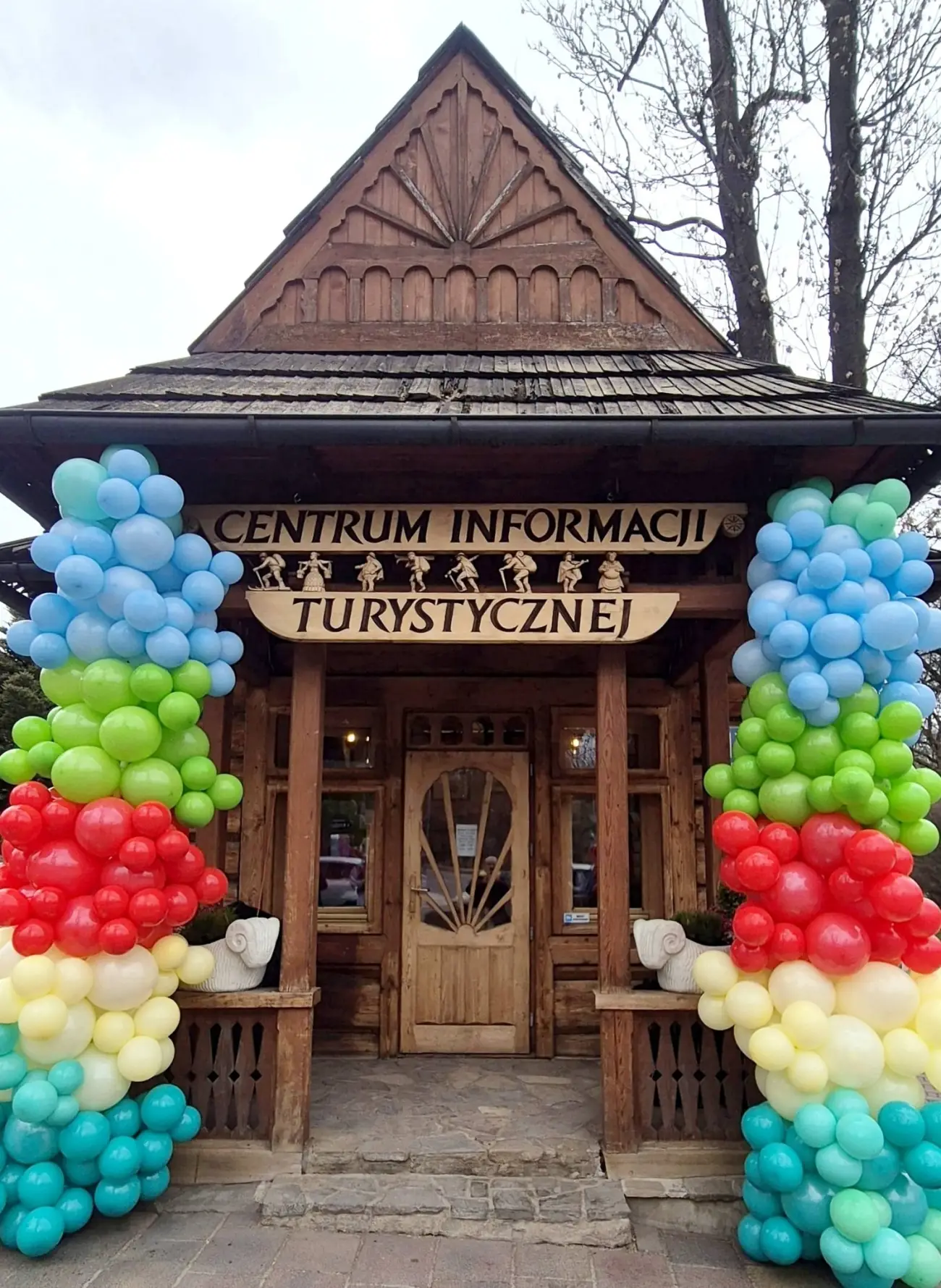 Powrót do korzeni. Zabytkowa „Pocztówka” znów służy turystom