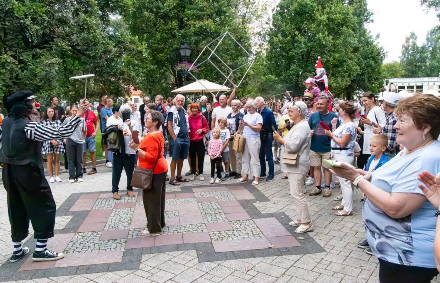 Deptak zamienił się w wielką scenę. Rabka pożegnała lato ze sztuką uliczną