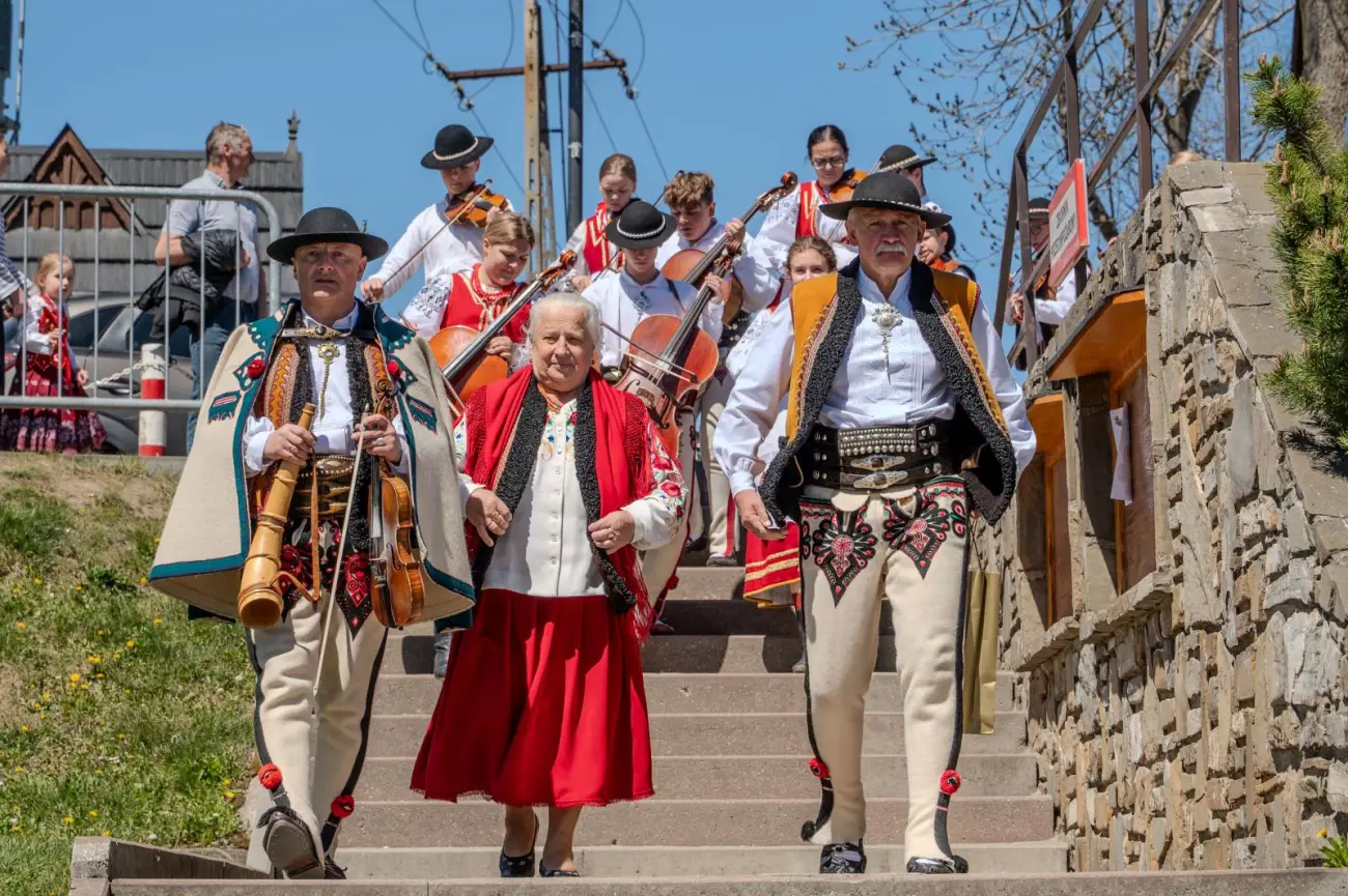 Folklor i zasłużeni. Wyjątkowe otwarcie 40. Małych Bajań