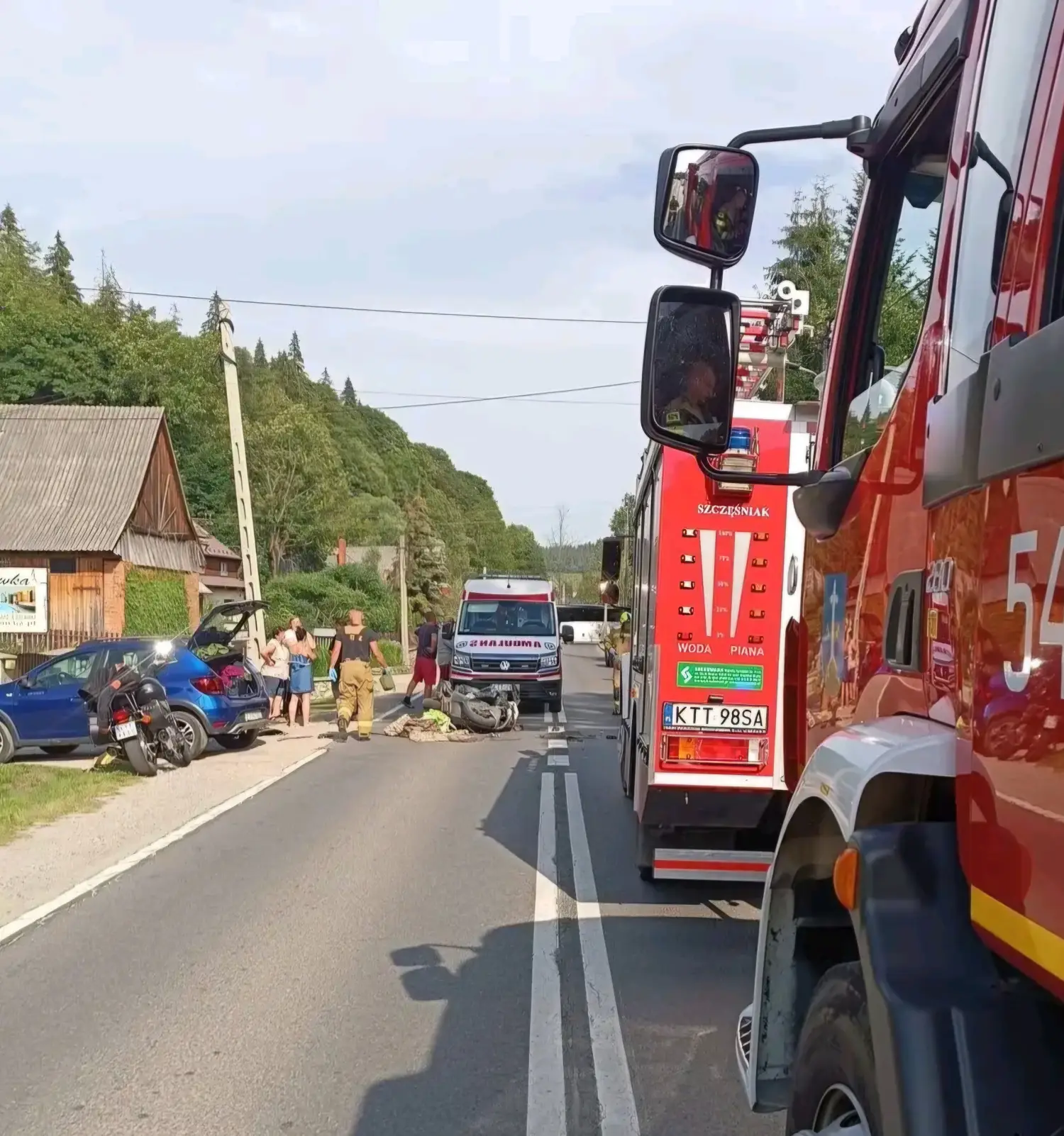 Zderzenie samochodu z motocyklem na Tatrzańskiej w Poroninie. Jedna osoba poszkodowana