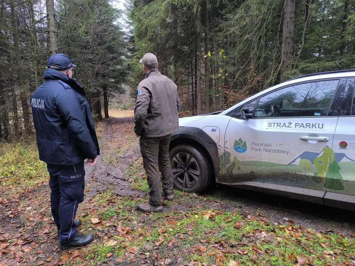 Policja i straż parkowa razem dla ochrony Pienin
