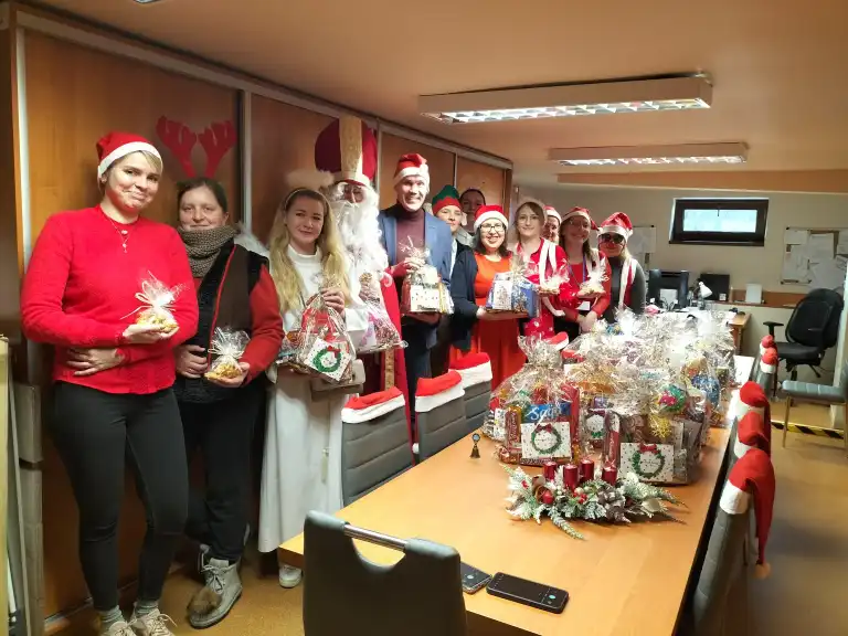 Podaruj radość na święta. GOPS w Spytkowicach zbiera dary dla seniorów