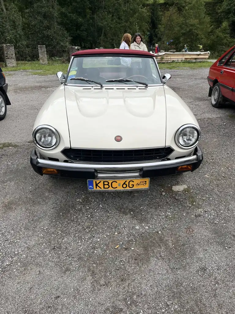 Zabytkowe auta i edukacja drogowa w Ochotnicy Górnej