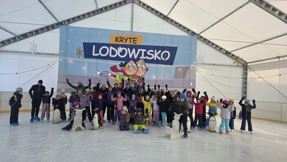 Lodowisko zamiast sali treningowej. Dzieci postawiły na ruch i zabawę