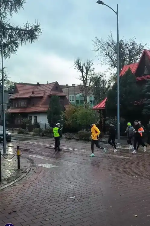 Zakopane w rytmie biegu. Policja zabezpiecza konferencję „Biegowe 360 stopni”