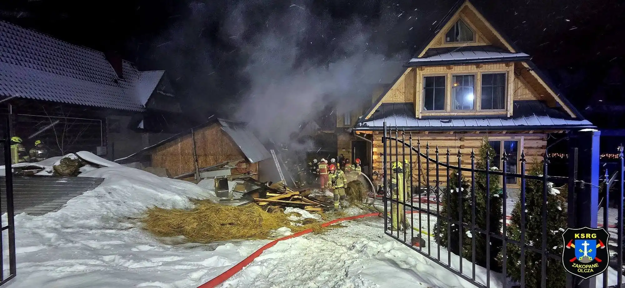 Zakopane: Ogień przy ul. Stachonie. Skuteczna akcja strażaków, nikt nie ucierpiał