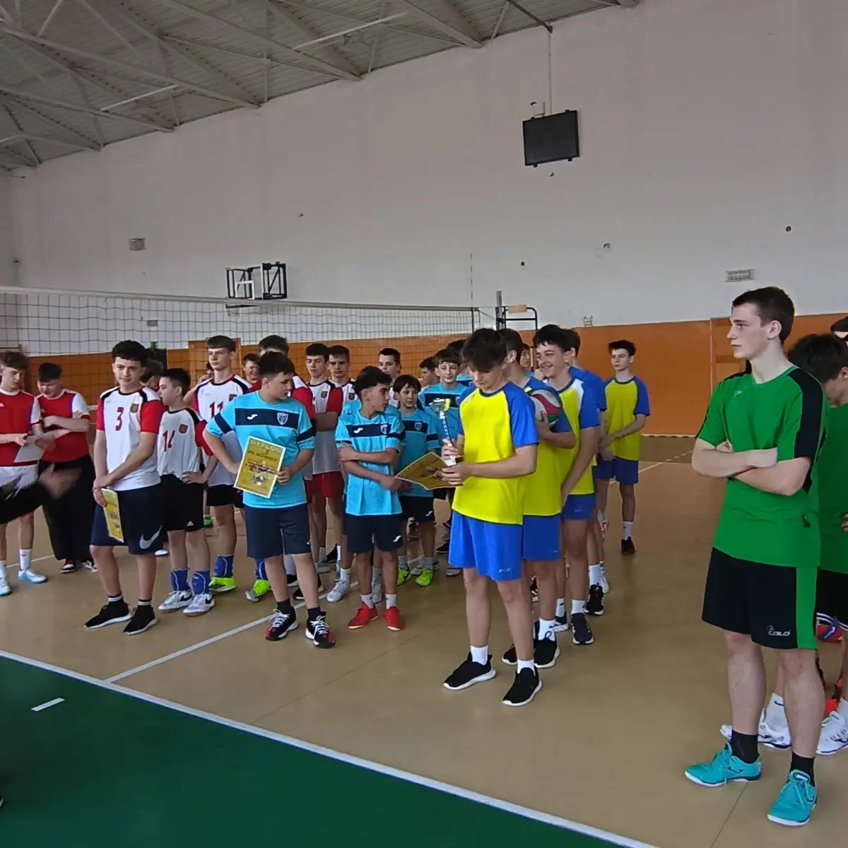 Podwójne zwycięstwo uczniów ze Sromowiec Niżnych w siatkówce, zdominowali turniej. Dwa złota dla jednej szkoły