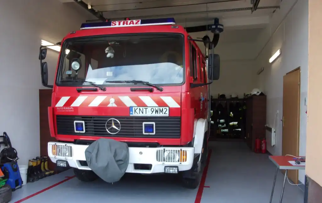 Remiza OSP w Mizernej po modernizacji. Nowa posadzka i wyciąg spalin