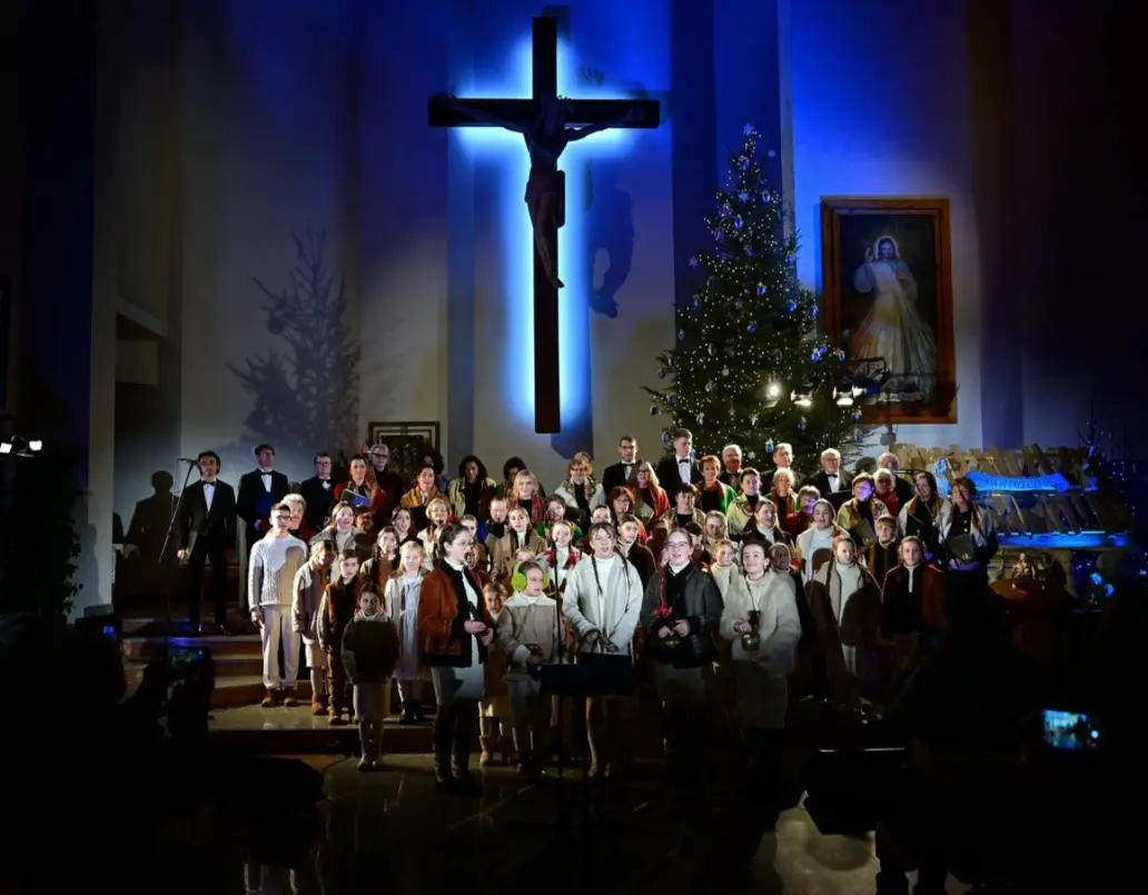 Magia kolęd w sercu Podhala: świąteczne spotkanie w kościele Świętego Krzyża