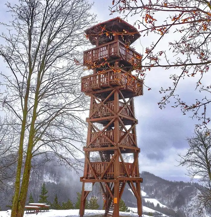 Uwaga turyści. Wieża widokowa na Suchym Groniu ( Koziarzu ), nieczynna przez trzy dni