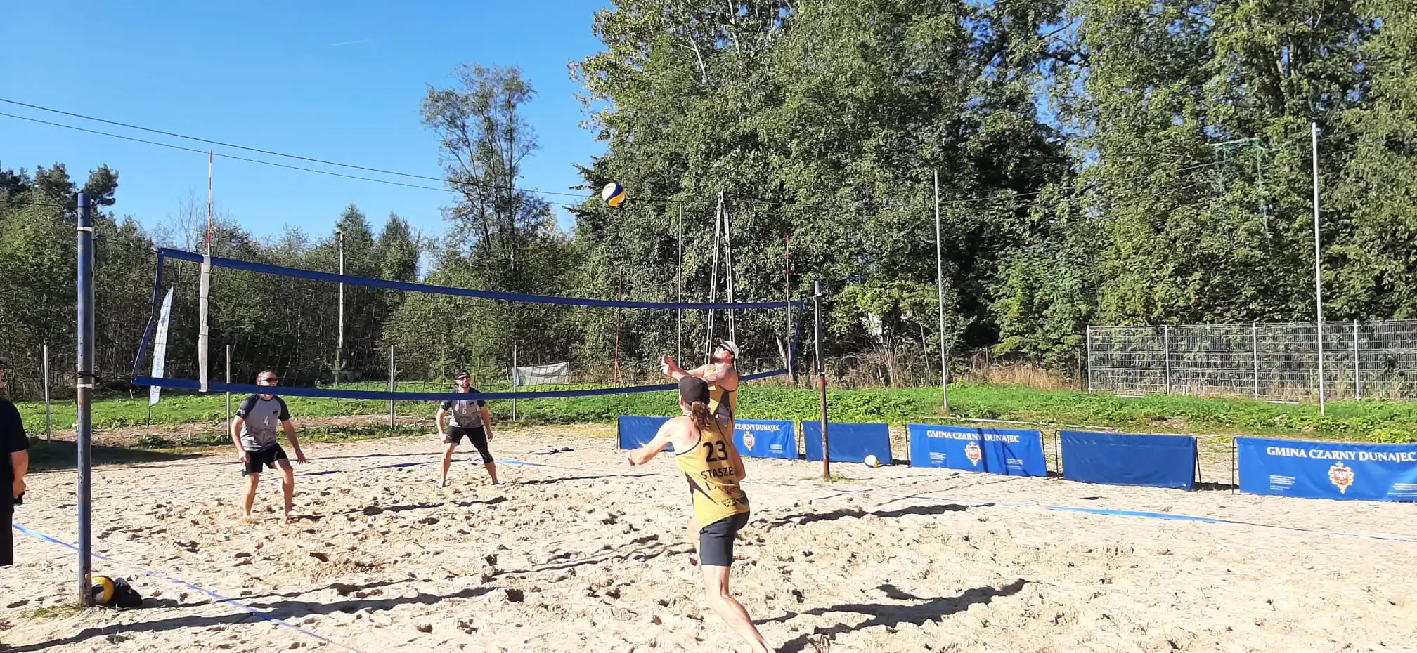 Siatkówka plażowa w Czarnym Dunajcu. Emocje, walka i radość sportu