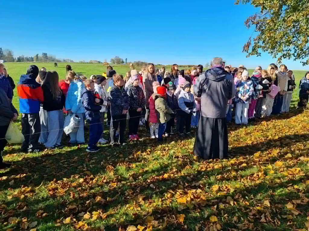 Stare Bystre: Pamięć o Ofiarach Cholery Łączy Pokolenia. Uroczyste Złożenie Zniczy „Na Uboczy”
