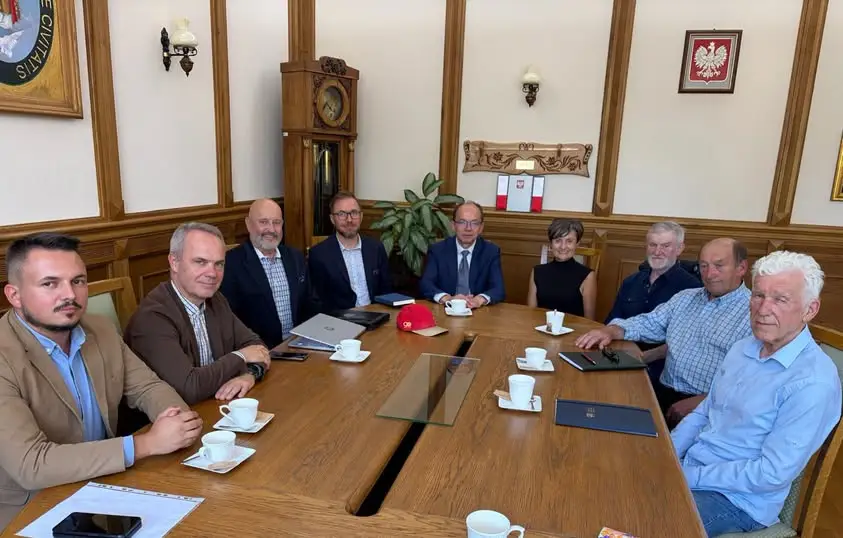 Co dalej z hokejem w Nowym Targu? Miasto, spółka i MMKS usiadły do rozmów