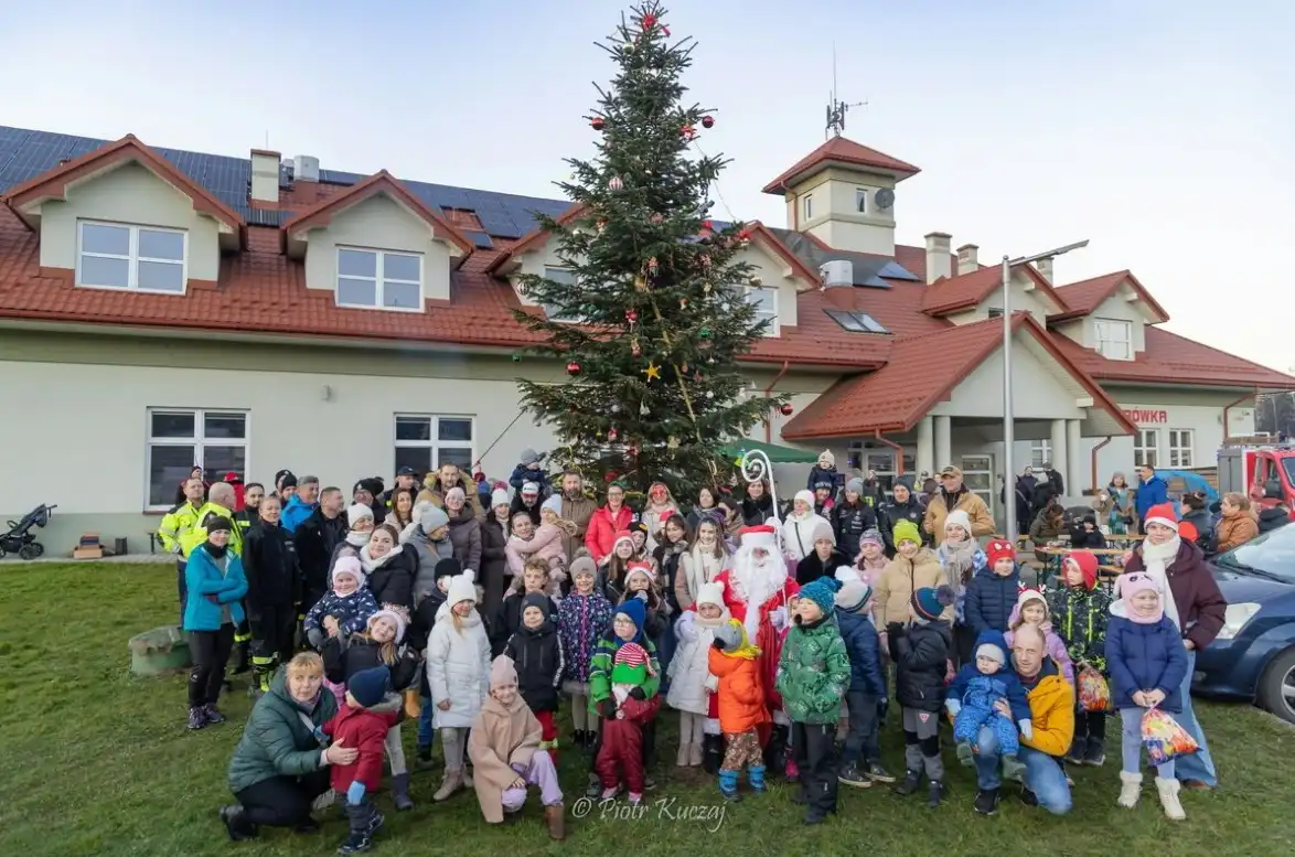 Chabówka po raz pierwszy wspólnie ubrała sołecką choinkę