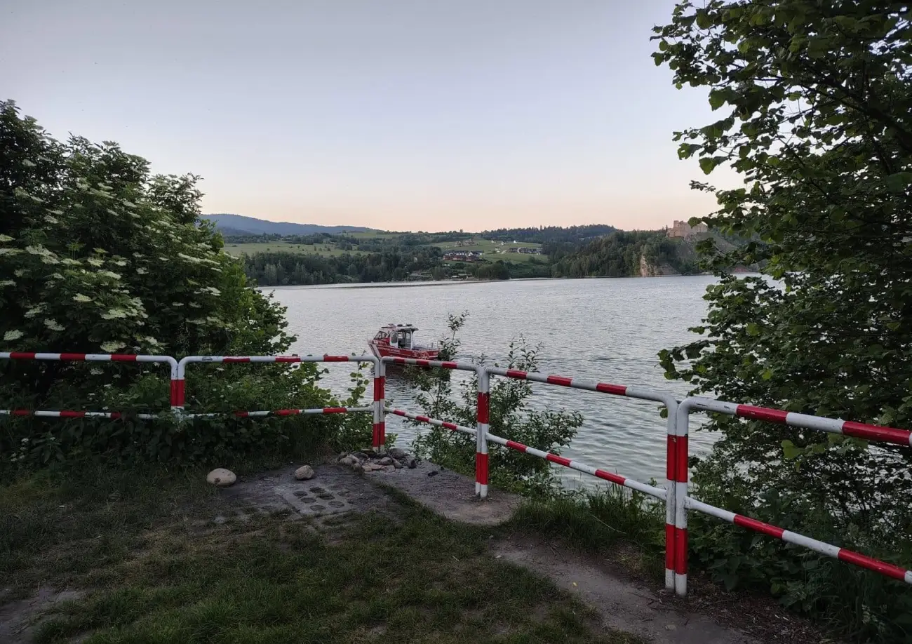 Poszukiwania nad Jeziorem Czorsztyńskim. W akcji strażacy, policja i ratownicy