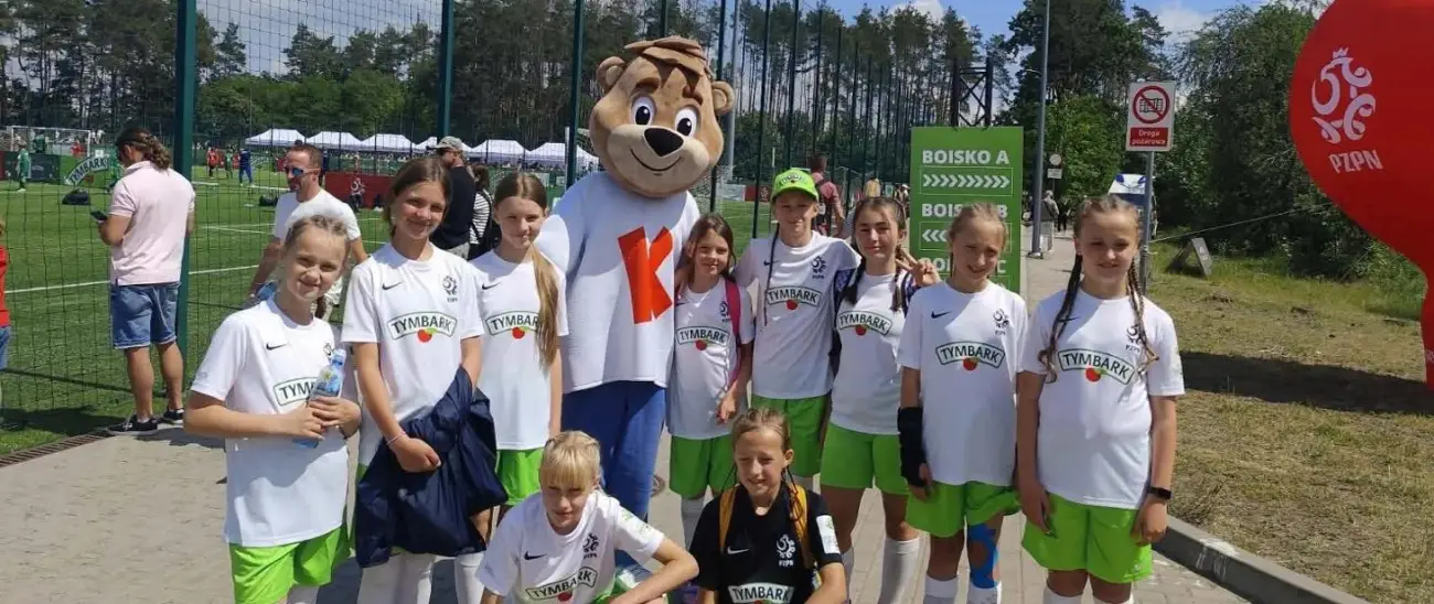 Dziewczęta z Podsarnia podbiły Puchar Tymbarku. Zajęły wysokie miejsce w kraju