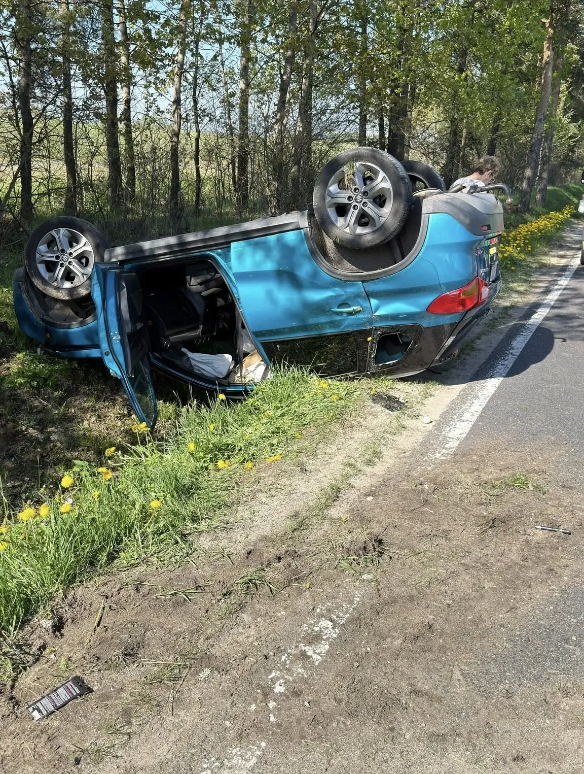 Zderzenie trzech samochodów na DW957. Jedna osoba trafiła do szpitala