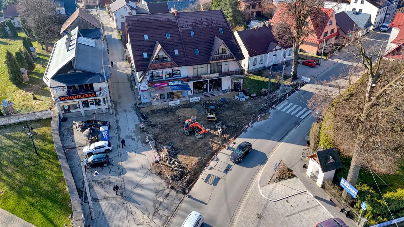 Rynek w Czarnym Dunajcu w przebudowie. Trwa remont parkingu