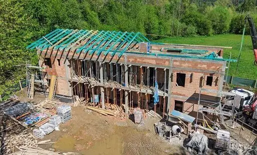Nowe mieszkania dla mieszkańców. Budowa przy ul. Sądeckiej idzie pełną parą