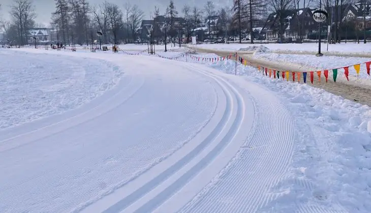 Zimowa radość na Górnej Równi Krupowej. Trasy narciarskie już gotowe