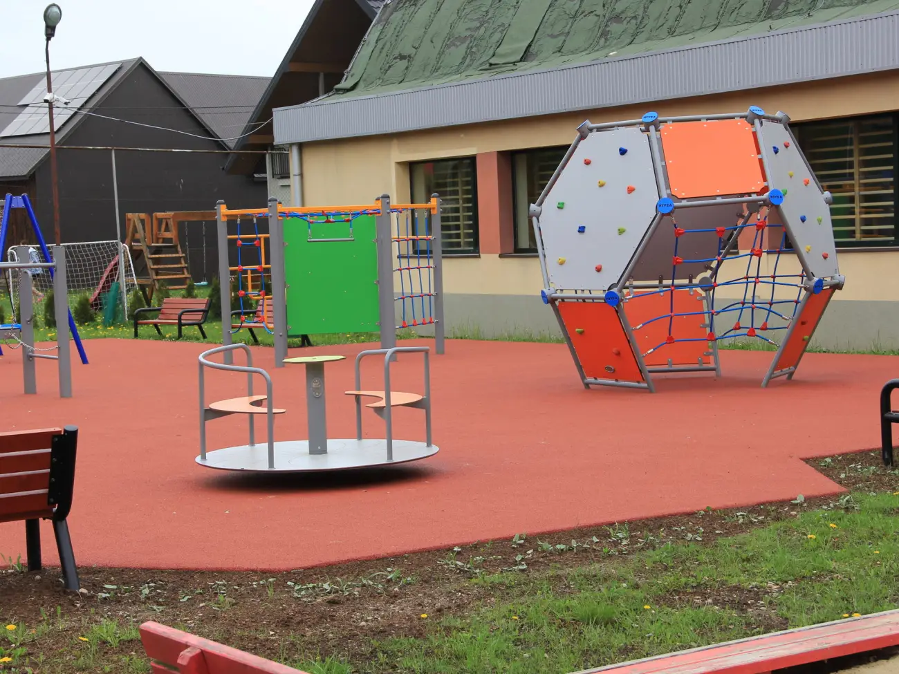 Stary plac znika, powstanie nowa przestrzeń dla najmłodszych
