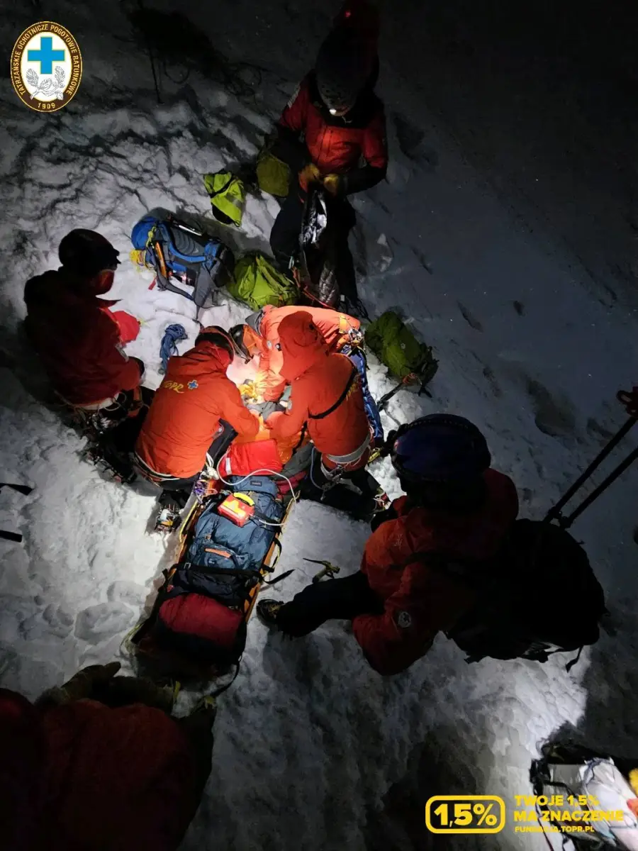 Nocna akcja TOPR w Dolinie Tomanowej. Turysta spadł 400 metrów
